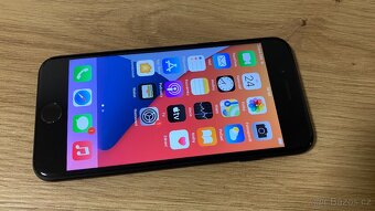 Apple iPhone 7 32GB, příslušenství, 1400Kč - 2