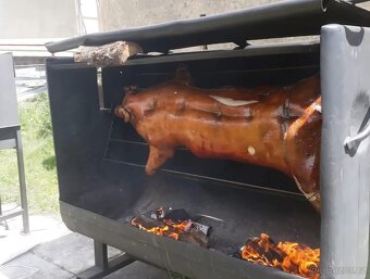 Gril na prase,krutu - 2