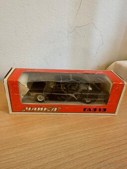Starý kovový model USSR ČAJKA 1:43 - 2