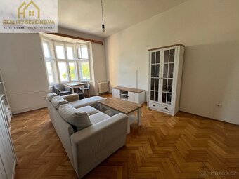Pronájem zařízeného 2+kk s balkónem, 60m2 – Smetanovo náb. - 2