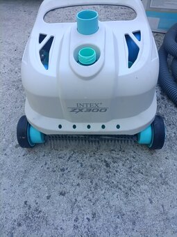 BAZÉNOVÝ VYSAVAČ-INTEX ZX300 - 2