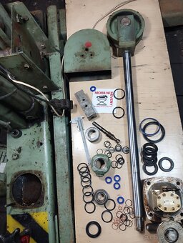 Hever mobilní nůžkový do 2t s ručním pumpou záruka 2roky - 2