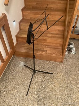 Kovový stojan na noty - 2