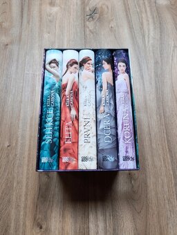 Selekce box 1-5 + kniha Šťastně až navěky - TOP STAV - 2