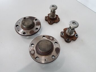 Náboj, ložisko, trn zadní nápravy Škoda Octavia III - 2