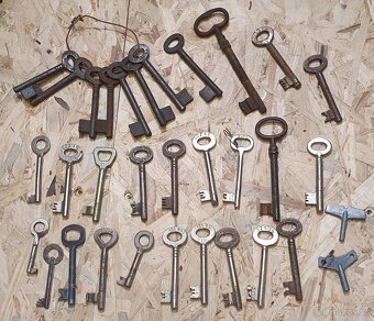 Staré klíče a zámky - 2