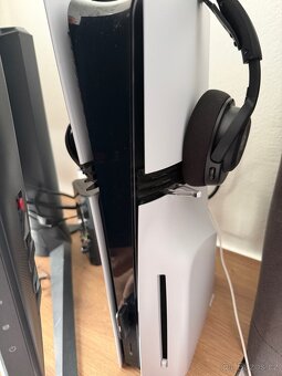 PlayStation 5 pro s mechanikou a bohaté příslušenství - 2