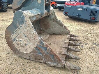 Pasovy bagr Sunward SWE215F - 2