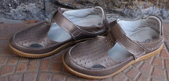 +++ Dívčí boty vel.35 – levně prodám +++ - 2