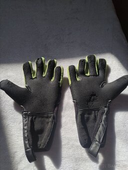 BU1 brankářské rukavice - 2