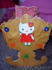 Postýlka, dřevěná kolébka pro panenku HELLO KITTY délka 50cm - 2