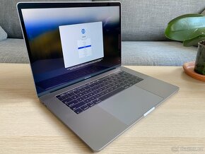 Apple MacBook Pro 15" (2019) - i9 2,40GHz, 16GB, 512GB, 555X - 2