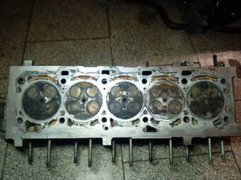 Hlava motoru AR 2.4. JTD m 20v - 2