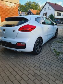 Kia Cee´d 1.4 CRDi 66kW Comfort rv.2015 - 2