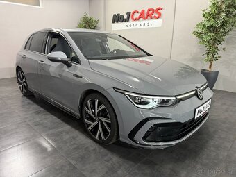 Volkswagen Golf 8 1,5 eTSI R-LINE ACC KAMERA ZÁRUKA 2026 - 2