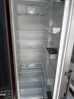 Prodám chladničku třídy A+++ no Frost viška 170 cm - 2