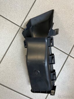 Vzduchovod pravý BMW č.:51747121570 - 2