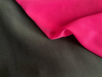 Černo růžové minišaty s mašlí, vel XS/S, Itálie - 2