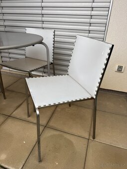 Zahradní stůl, 3 židle, 4 ks sedák na židli - 2