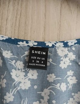 Modré květinové šaty - 2