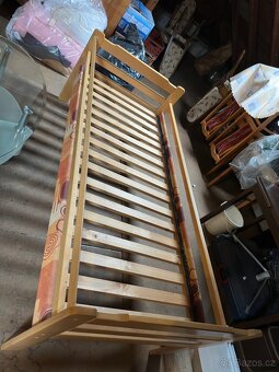 Dřevěná postel - 2