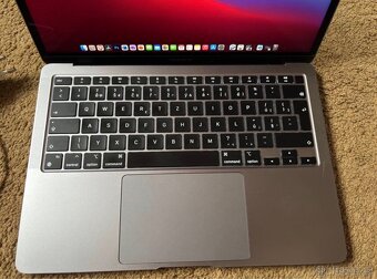 MacBook Air M1 16/256GB, top stav, nabíječka - 2