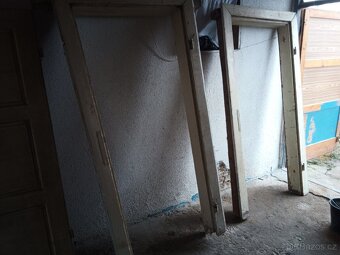 Dveře staré s rámem na chalupu - 2