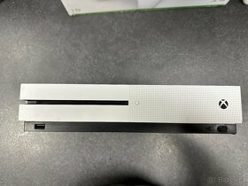 Xbox one S 1 TB + ovladač+ kabeláž - 2
