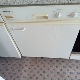 Kuchyňská linka se spotřebiči - 2