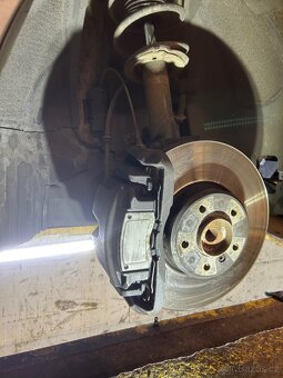 Brzdice e60 e61 550i 535d - 2