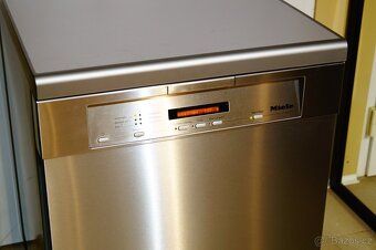 Miele celonerezová myčka G5630 SC, tři koše - 2