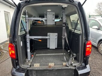 VW Caddy ZTP auto s nájezdovou rampou - 2