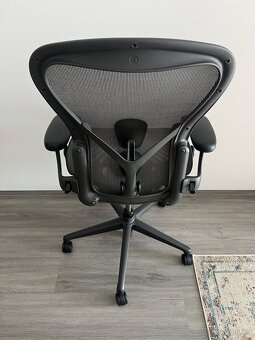 Herman Miller Aeron B - 2