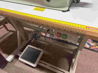 Průmyslový sloupový šicí stroj - 2