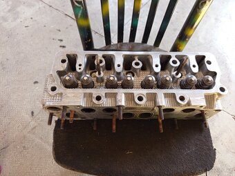 Srovnaná hlava Škoda fabia 1.4mpi - 2