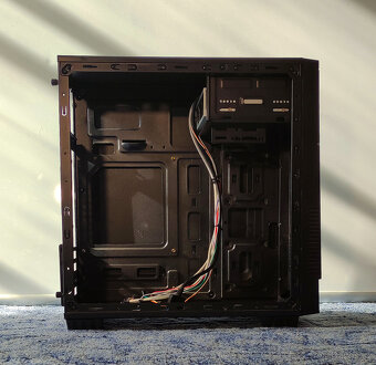 Počítačová skříň, EVOLVEO M1 černá - 2