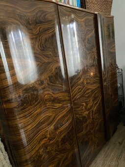 Starožitné skříně z masivu - 2