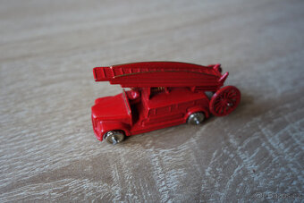Kovový model hasičů Matchbox No. 9 Dennis Fire Engine - 2