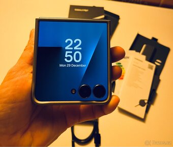 Samsung Z Flip 7 - 2