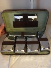 starý set s toalet.potřebami - 2