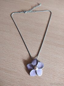 Fialový náhrdelník ve tvaru květiny - 2