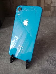 Apple iPhone XR 64GB - 2