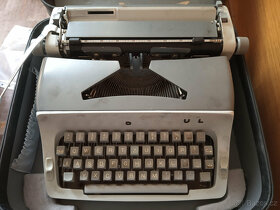 Consul psací stroj + průklepové papíry - 2