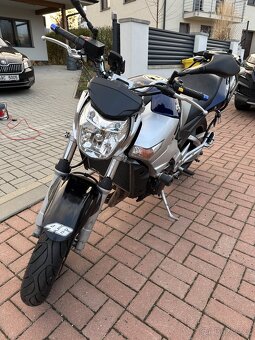 SUZUKI GSR 600 - 2