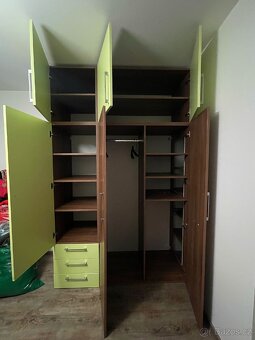 Šatní skříň - 2