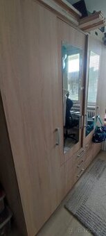 Šatní skříň - 2