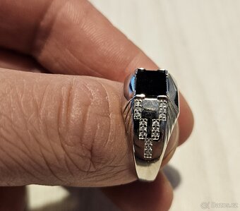 Nový stříbrný prsten s nano spinelem a fianitem. 22,5 mm - 2