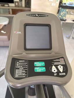Eliptický trenažer Vision Fitness X6100 - 2