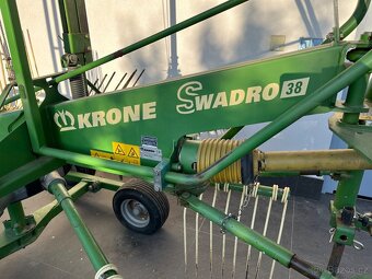 Prodám shrnovač KRONE SWADRO 38, r.v. 2008 - 2