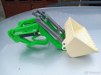 Bruder traktory - 2